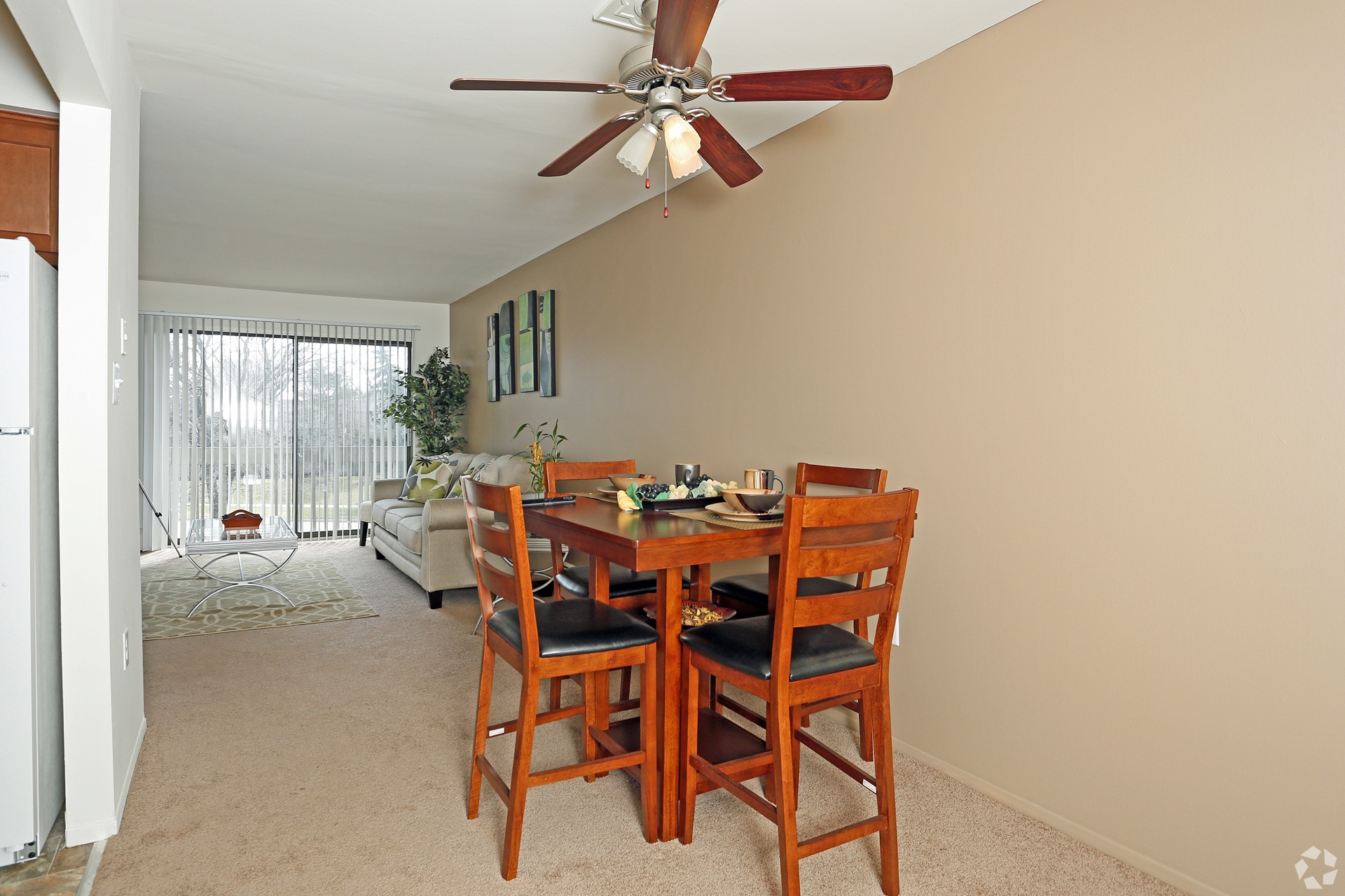 Peachtree Apartments dining area in Clinton Township Michigan