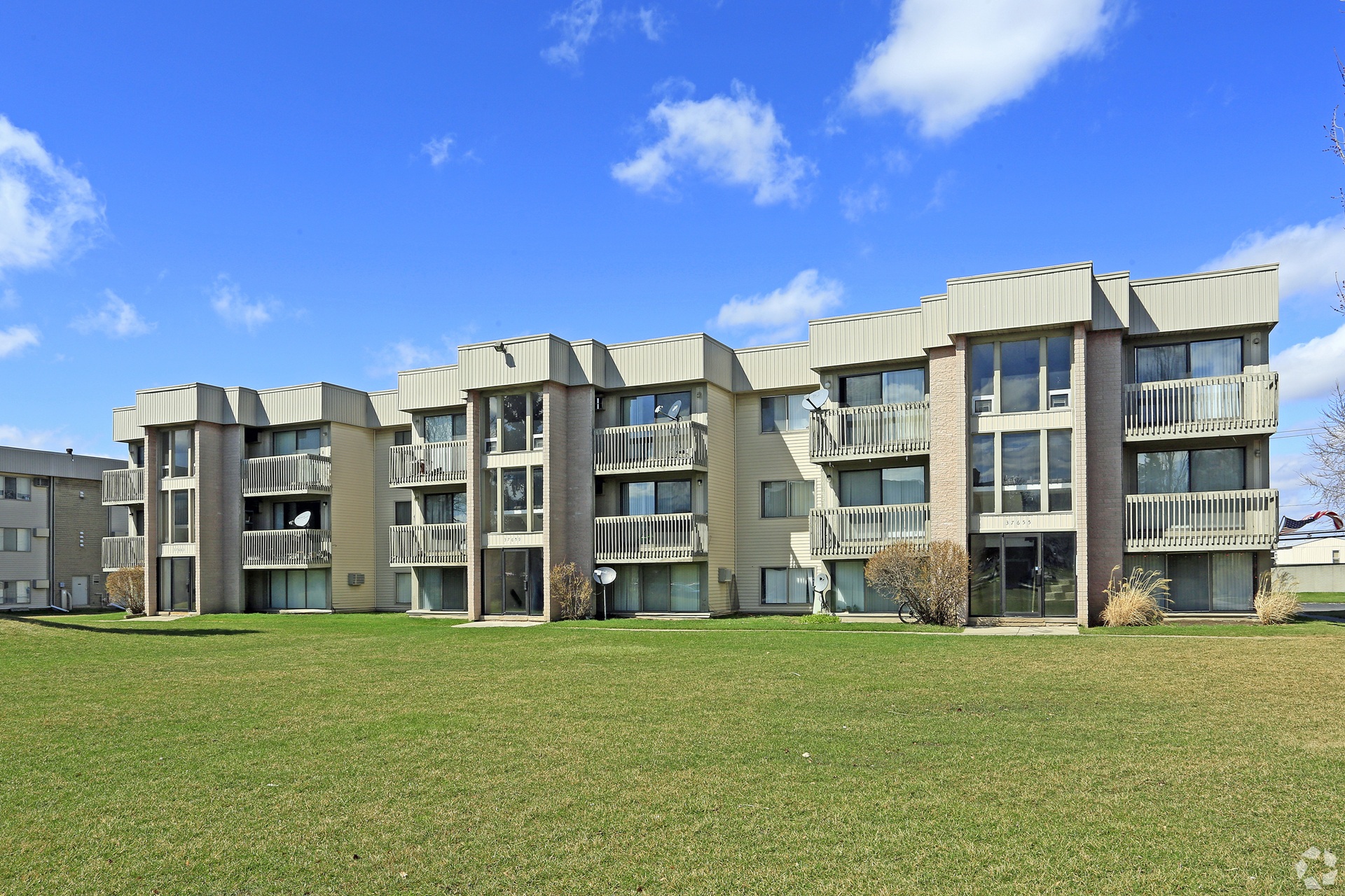 Peachtree Apartments in Clinton Township Michigan