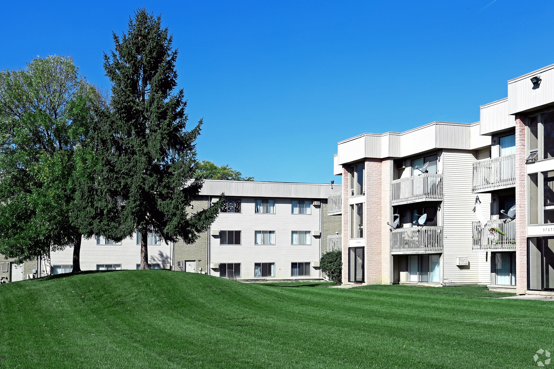Peachtree Apartments entrance in Clinton Township Michigan