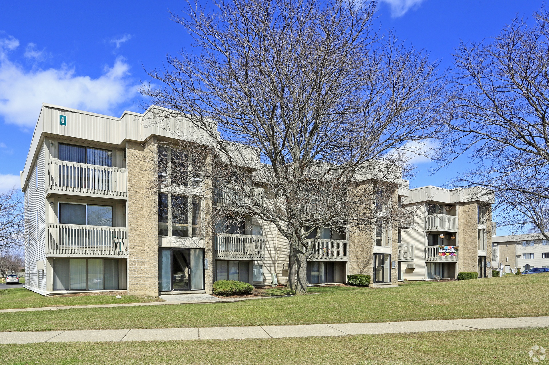 Peachtree Apartments exterior in Clinton Township Michigan
