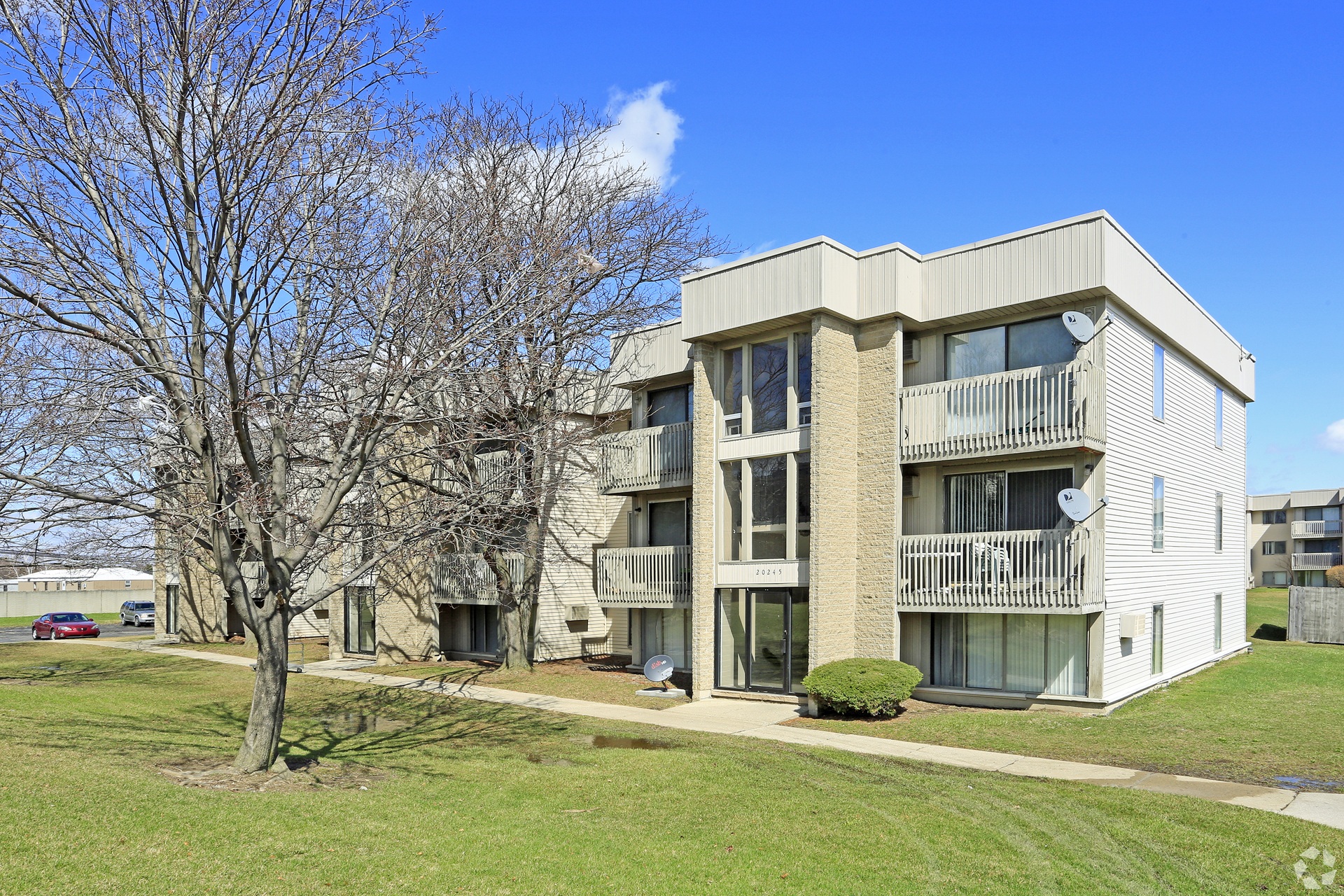 Peachtree Apartments exterior in Clinton Township Michigan
