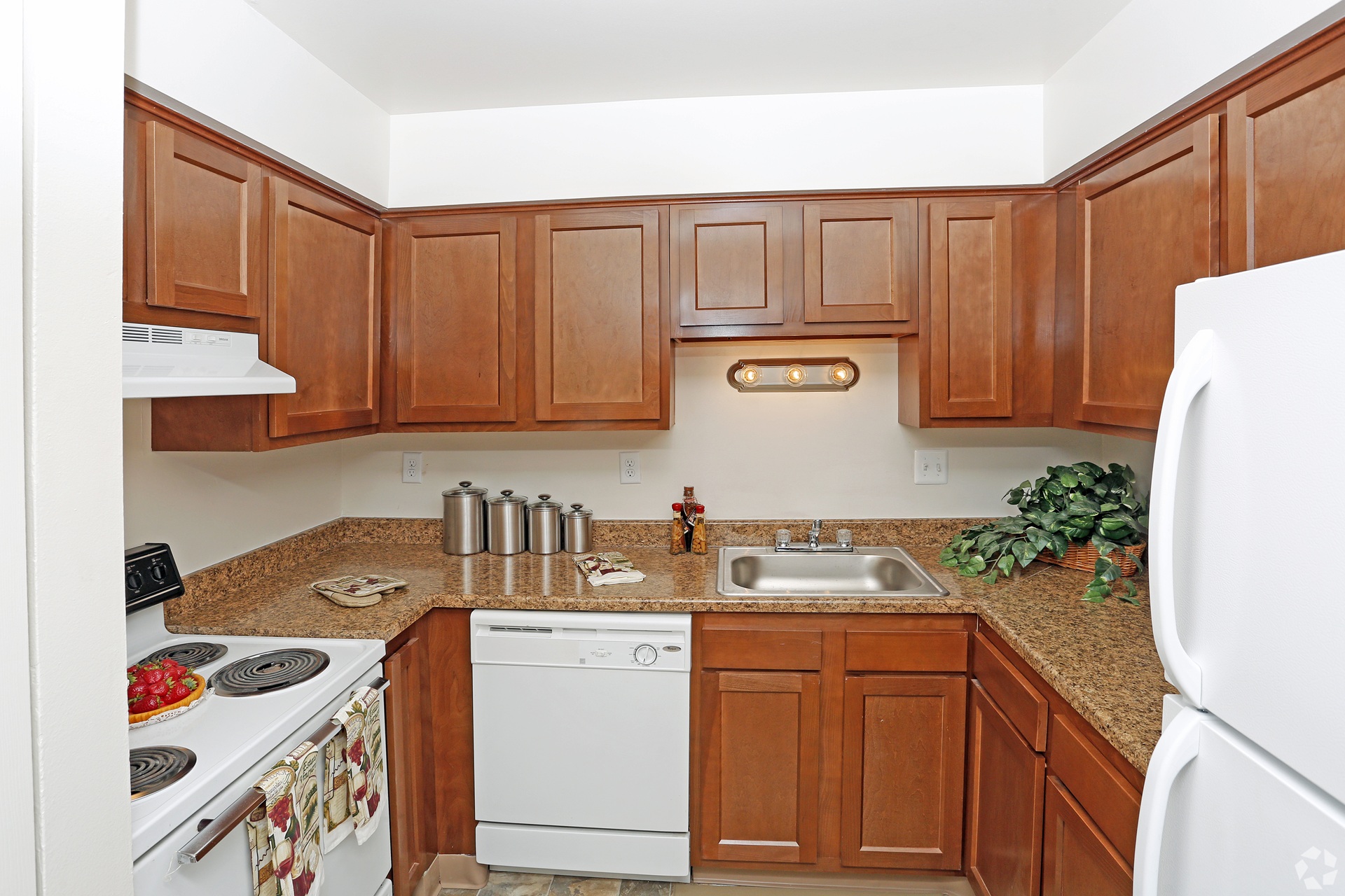 Peachtree Apartments kitchen in Clinton Township Michigan