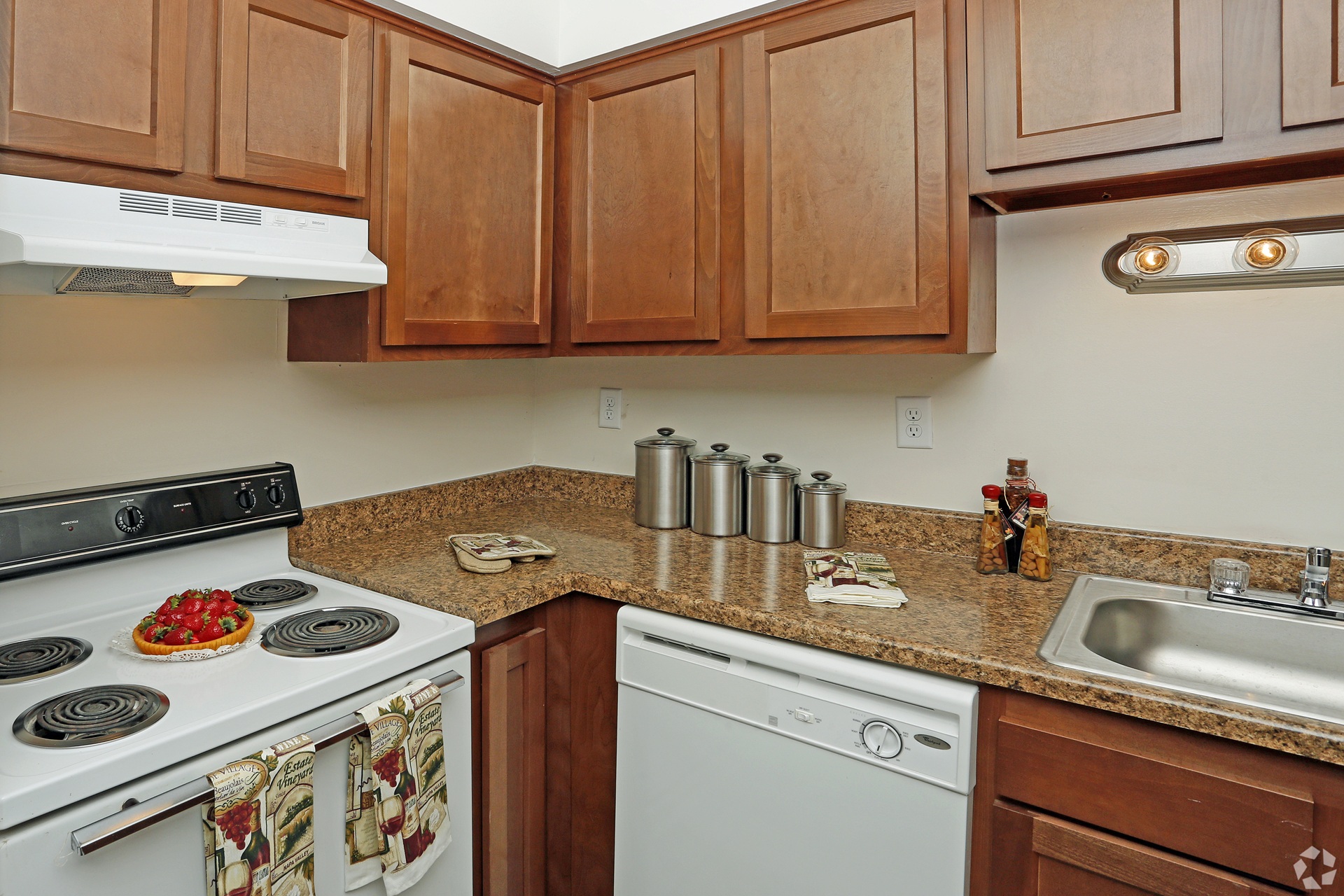 Peachtree Apartments kitchen in Clinton Township Michigan