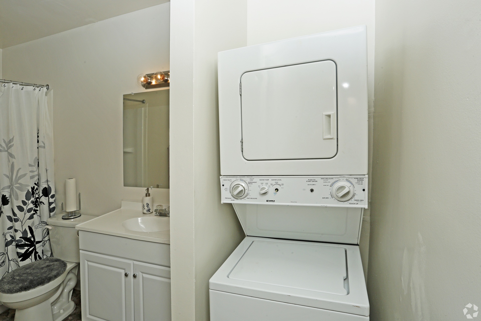 Peachtree Apartments laundry in Clinton Township Michigan