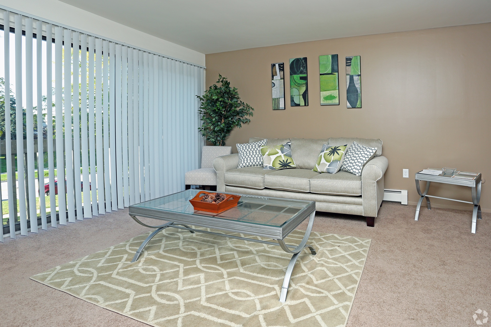 Peachtree Apartments in Clinton Township Michigan