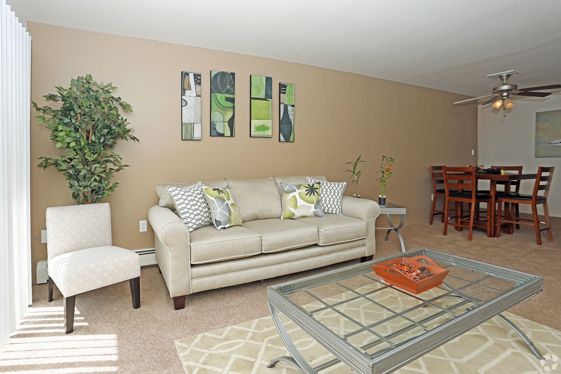 Peachtree Apartments living room in Clinton Township Michigan