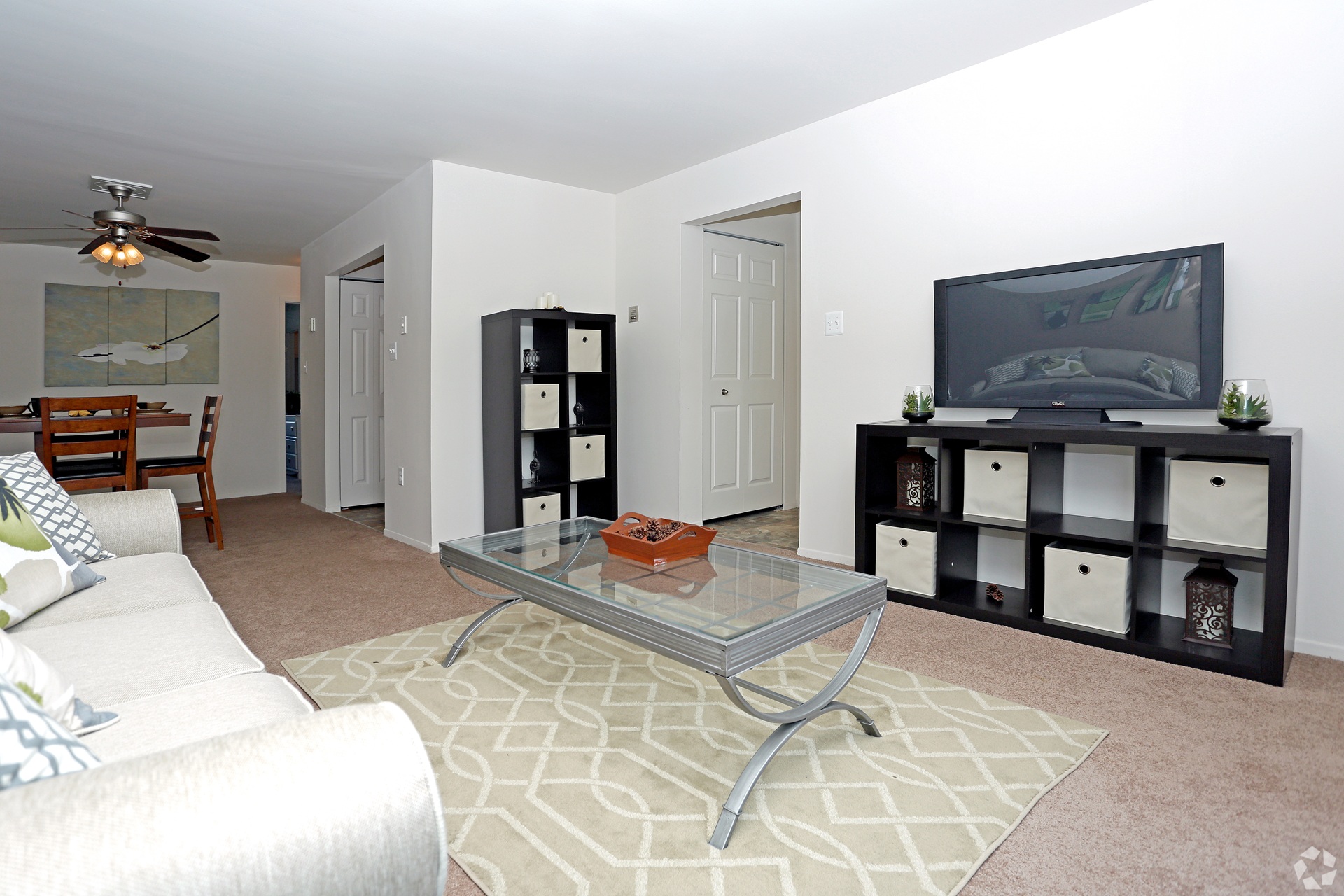 Peachtree Apartments living room in Clinton Township Michigan