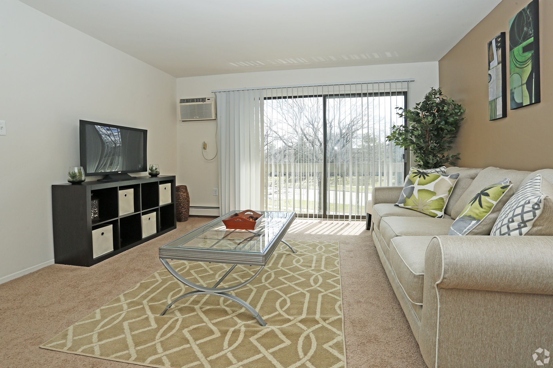 Peachtree Apartments living room in Clinton Township Michigan