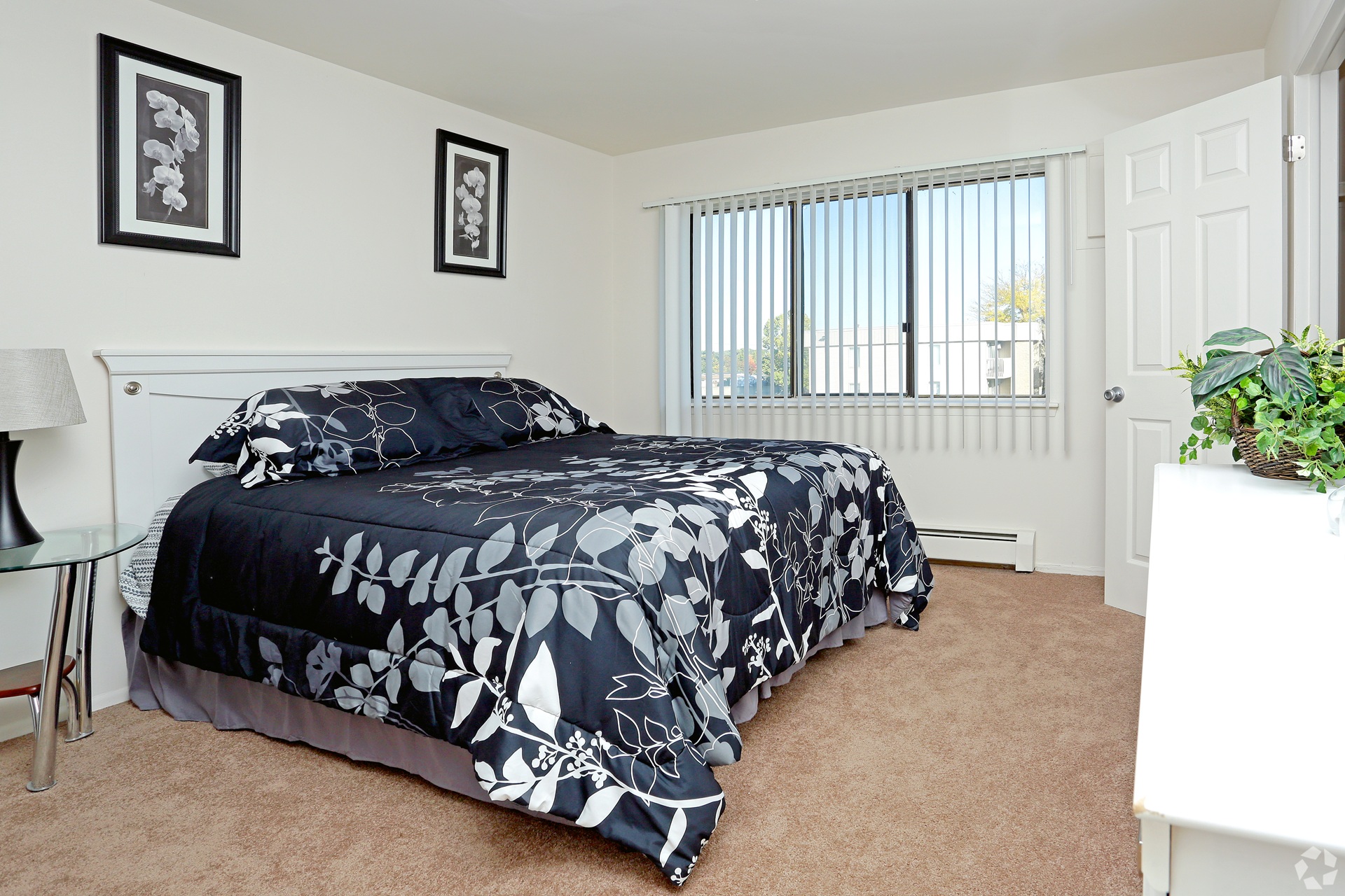 Peachtree Apartments master bedroom in Clinton Township Michigan