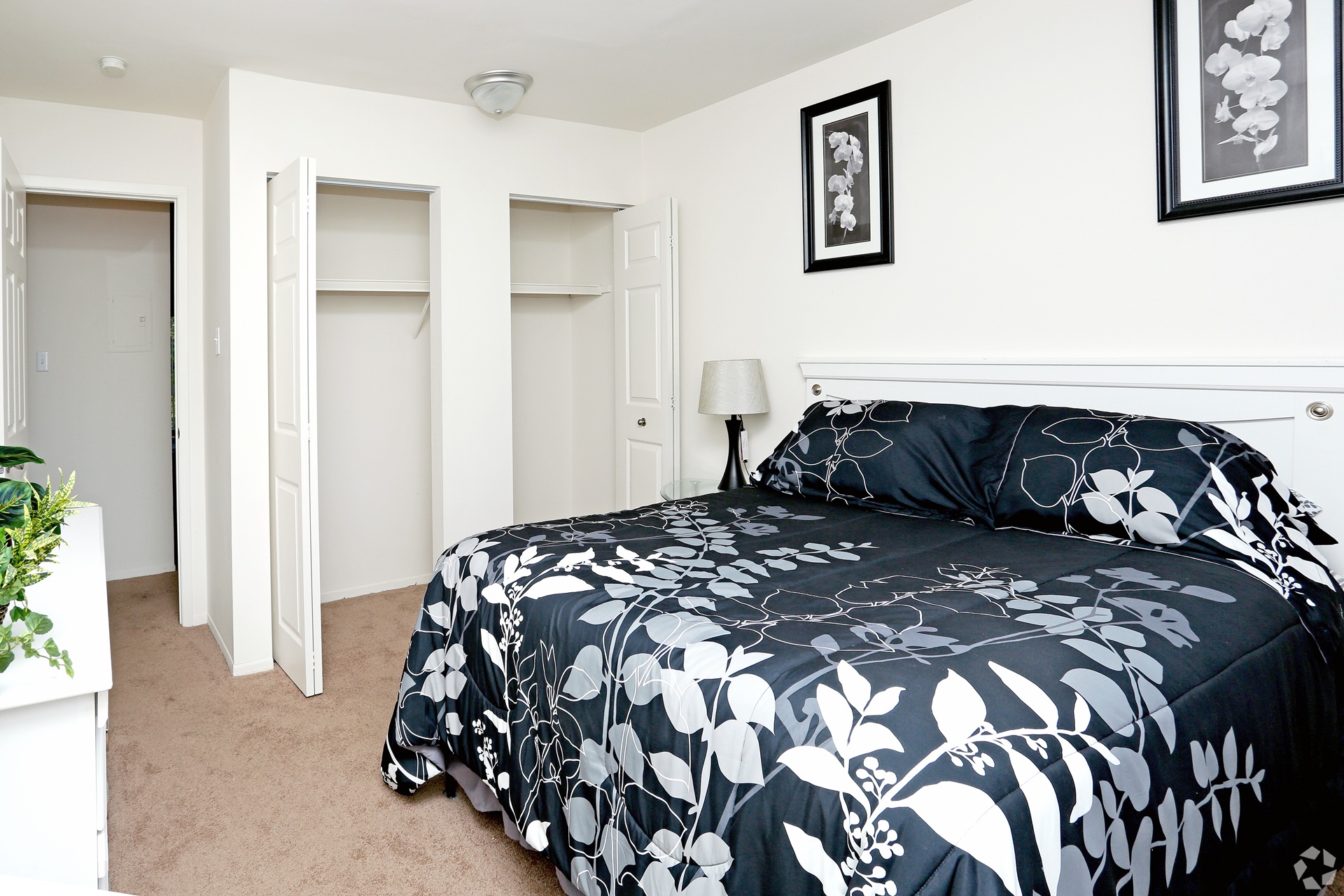 Peachtree Apartments master bedroom in Clinton Township Michigan